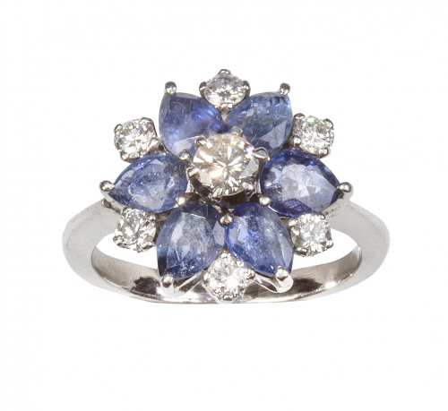 Sortija en forma de flor con un brillante central rodeado d