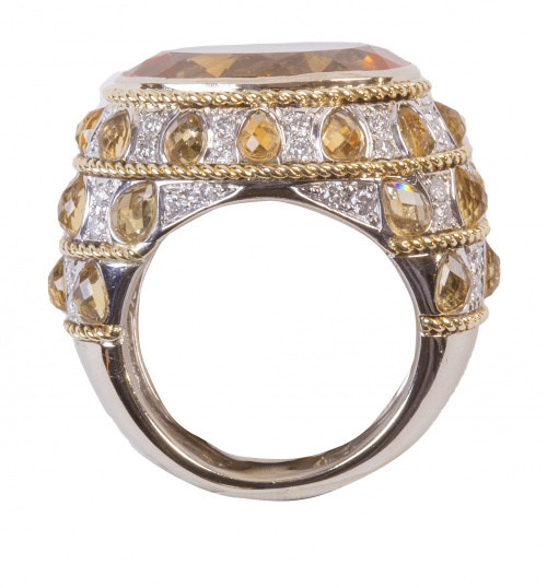 Sortija bombée con citrino central de talla oval que corona