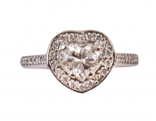 Sortija con un diamante talla corazón central de 1 ct. colo