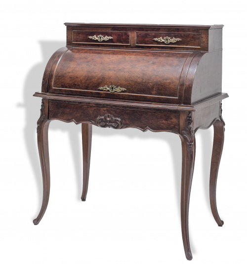 Escritorio de tambor de madera de caoba, y madera tallada.