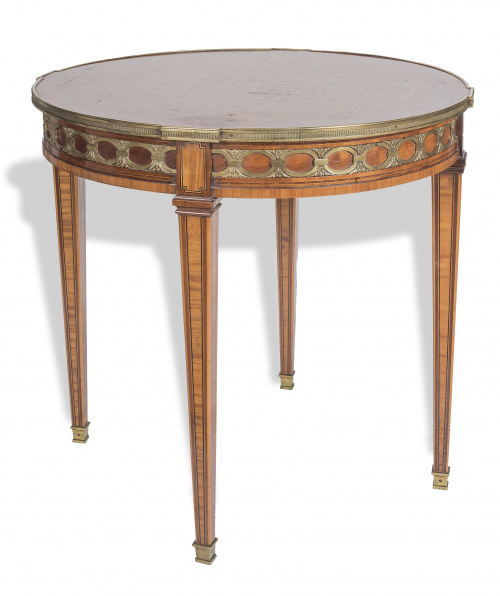 Mesa auxiliar de estilo Luis XVI, con bronces.Herraiz, S.