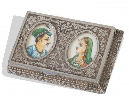 Caja de plata con dos retratos enfrentados pintados y decor