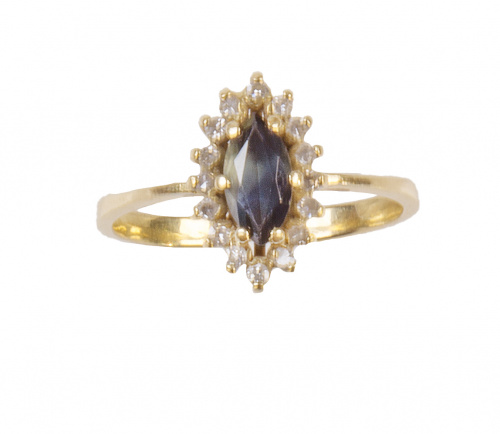 Sortija con zafiro talla marquise orlado de brillantes