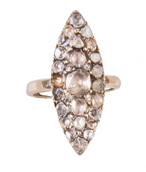 Sortija lanzadera portuguesa de pp. S.XX con diamantes