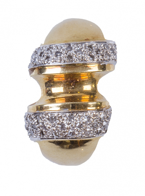 Sortija con dos bandas curvas de pavé de brillantes