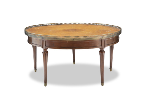 Mesa de centro circular de estilo Luis XVI, S. XX.