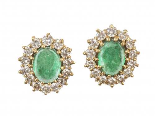 Pendientes con cabuchón de esmeralda central orlado de bril