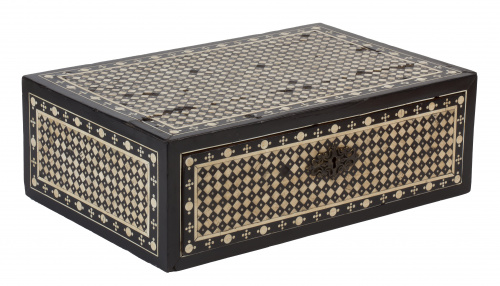 Caja en hueso y ébanoTrabajo indoportugués, S. XVII - XVI