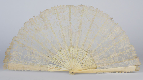 Abanico con país bordado en blonda, padrones y varillaje ca