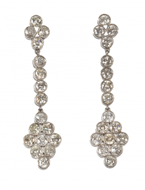 Pendientes largos de brillantes con diseño de rombos superi