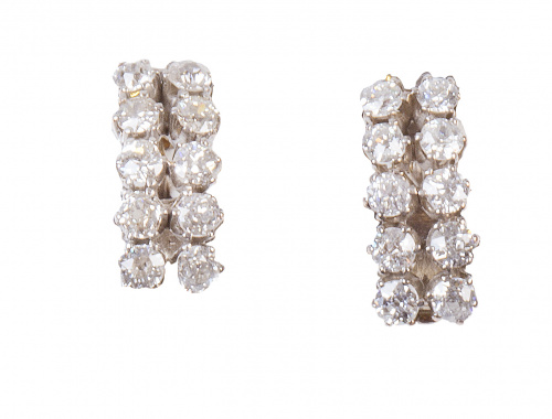 Pendientes con dos líneas de brillantes en forma de banda c