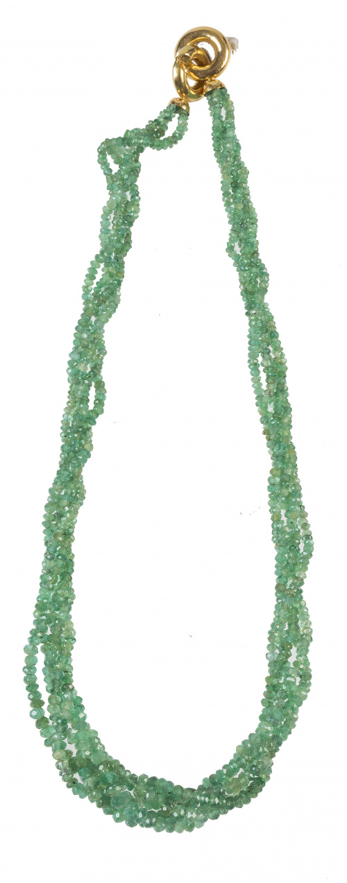 Collar de cinco hilos de esmeraldas facetadas de tamaño cre