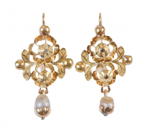 Pendientes largos populares S. XIX con dos diamantes y perl