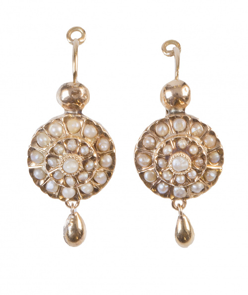 Pendientes S. XIX con rosetón de perlas finas y gota colgan