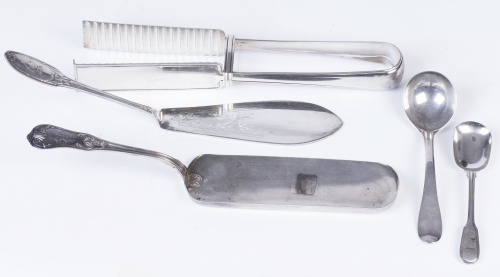 Cinco cubiertos para servir: Pinzas en plateado de Christof