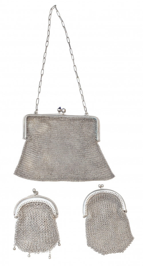 Bolsito de malla y dos monederos en plata, h. 1900