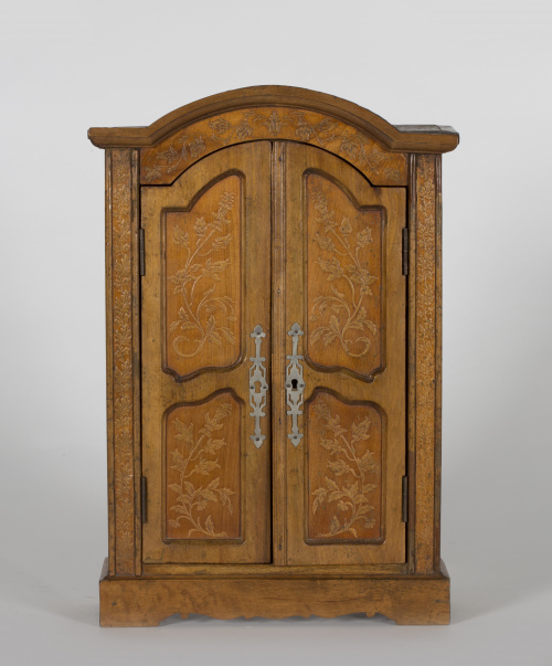 Armario modelo de ebanista de madera de nogal y flores pint