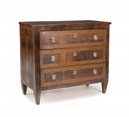 Cómoda Carlos IV en madera de nogal con marquetería de made