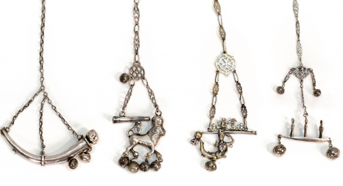 Colgante de la brazalera en plata con cadena formada por cu