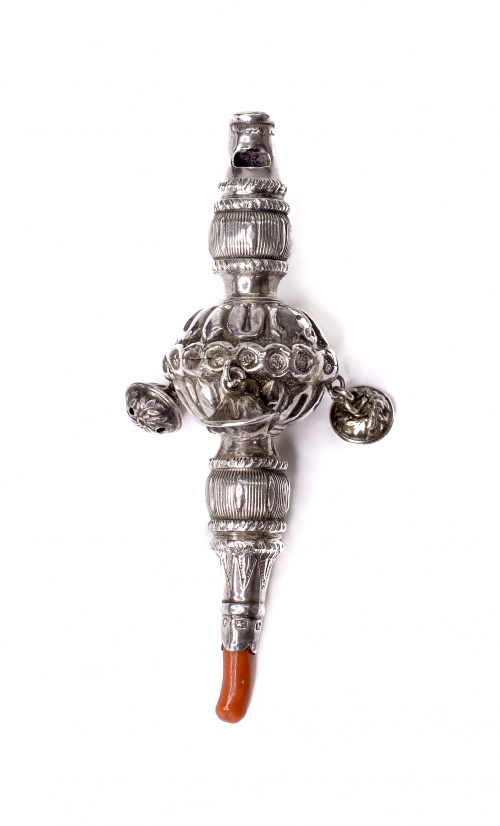 Sonajero-Silbato de plata en su color y coral.Birmingham, 