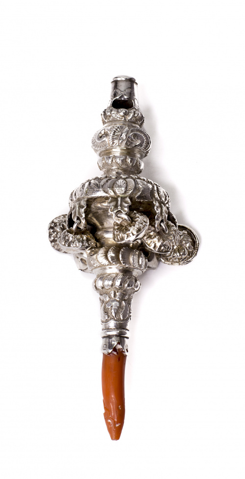 Silbato-sonajero de plata en su color y coral.Bimingham, H