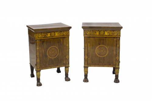 Pareja de mesillas, imperio en madera de nogal con marquete