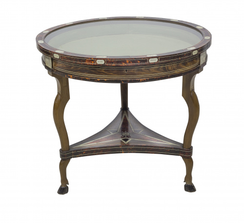 Mesa vitrina en madera de palosanto, carey y marfil.Posibl