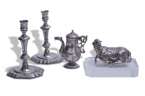 Pareja de candeleros de plata en su color con marcas.Manue