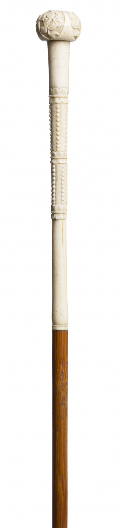 Bastón de marfil tallado, rematado por bola, S. XIX