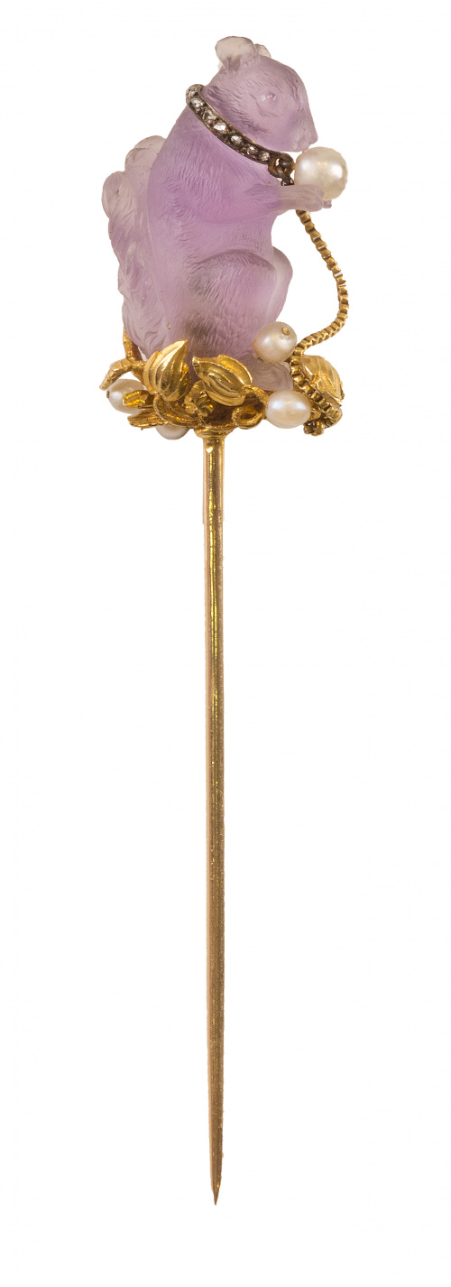 Alfiler de corbata de pp. S. XX en forma de ardilla esculpi