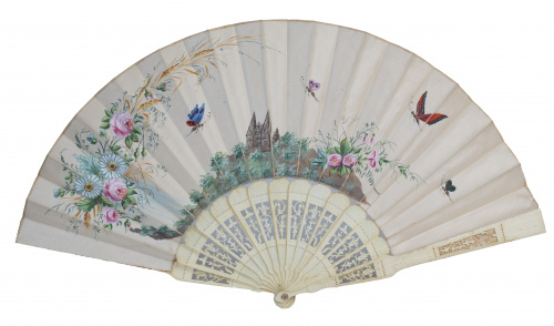 Abanico con país en seda pintada y varillaje calado.Traba