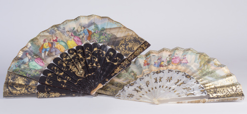 Dos abanicos: uno con país litografiado, pintado e iluminad