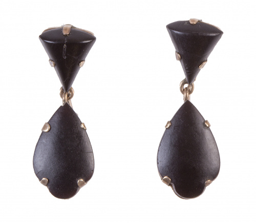 Pendientes largos S. XIX de azabache, diseño de triángulo y