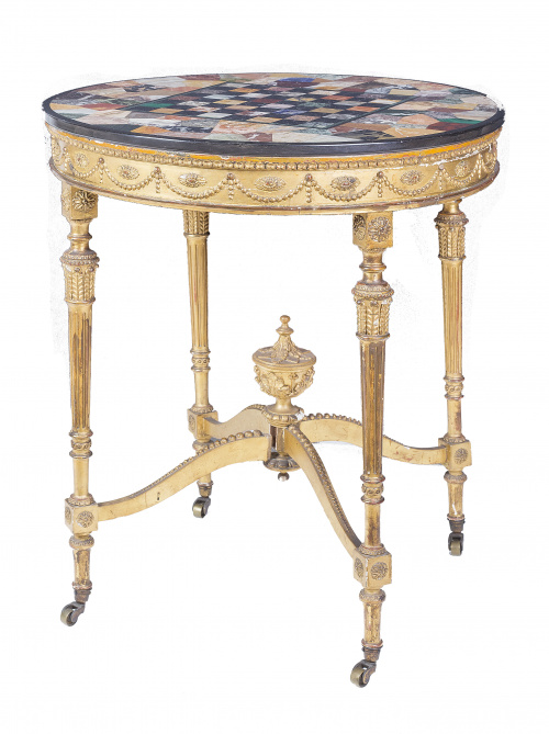 Mesa estilo neoclásico con patas doradas y mármol con ajedr