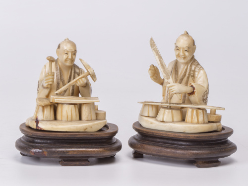 Dos figuras japonesas de marfil tallado, S. XIX