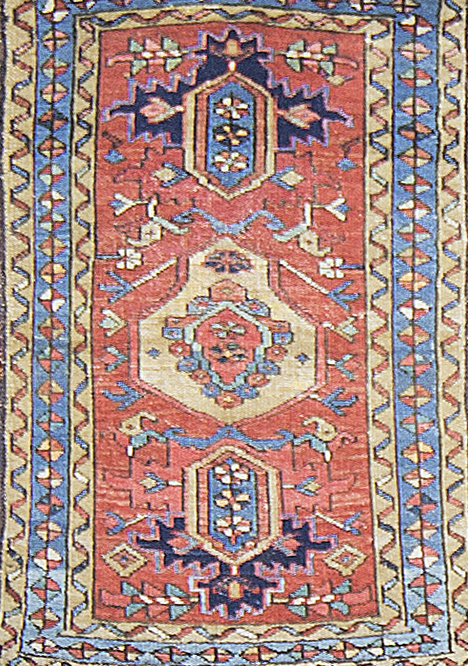 Alfombra de campo rojo y motivos geométricos de cartuchos.