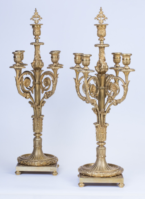 Pareja de candelabros de cinco luces, bronce Ormolou, Franc
