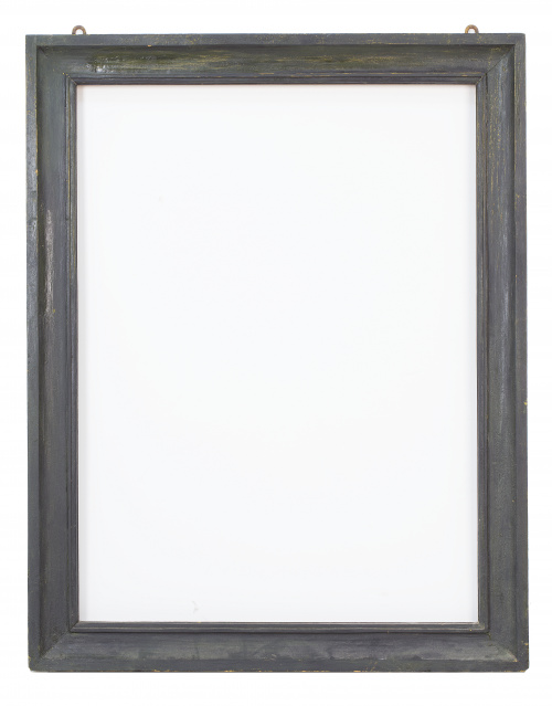 Marco de madera de pino con acabado en verde oscuro.Traba