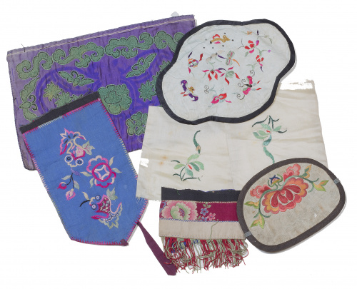 Lote de siete apliques bordados China, S. XIX