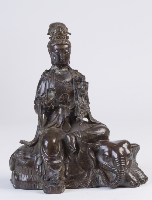 Puxian de bronce. En la base con un sello,Trabajo chino, 