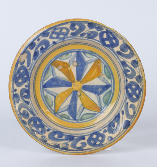 Plato de cerámica esmaltada en naranja y azul.Trabajo cat