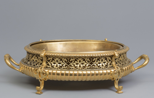 Ferdinand Barbedienne (1810 - 1892).Centro en bronce dora