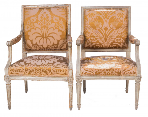 Pareja de butacas de madera lacada de estilo Luis XVI.Tra