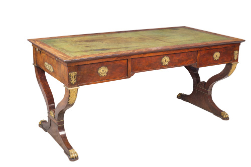 "Bureau Plat" Imperio en caoba y montado en bronce dorado, 