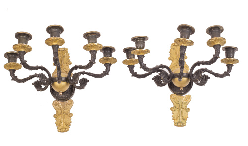 Pareja de apliques de seis luces en bronce pavonado y dorad