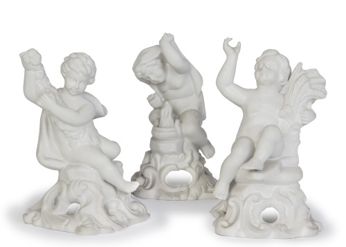 Lote de figuras en porcelana vidriada, Árcángel y dos figur