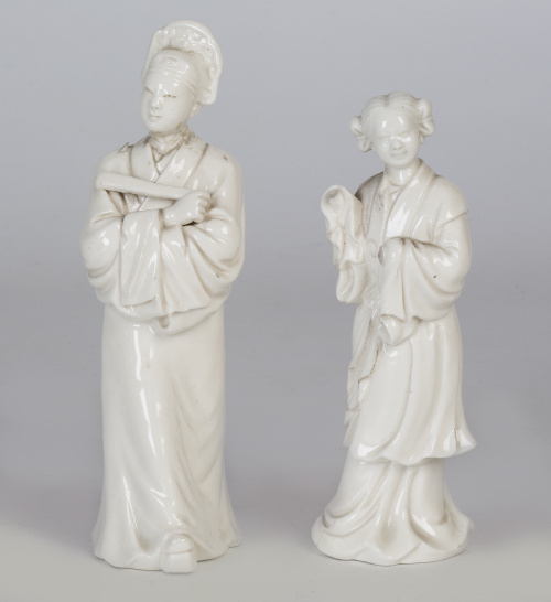 Dos figuras escultóricas de porcelana esmaltada tipo "Blanc