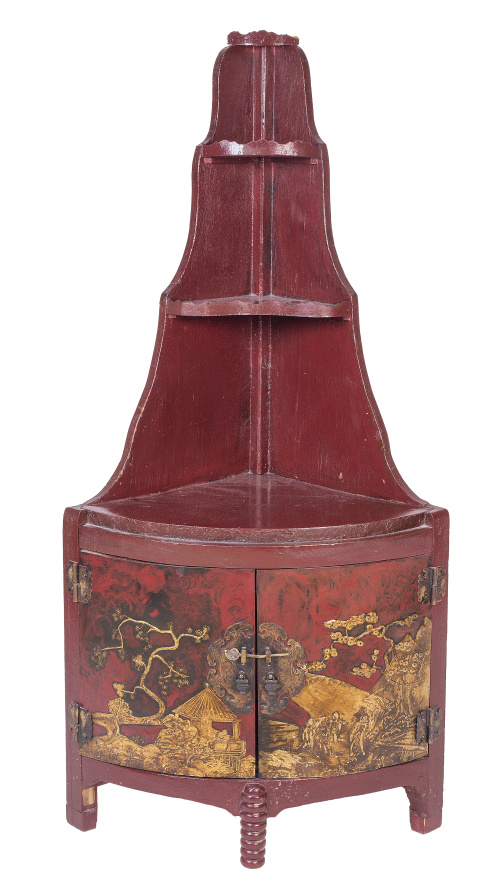 Mueble esquinero lacado en rojo.China, S. XX.