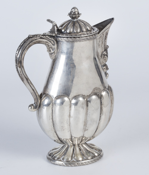 Jarro de plata siguiendo modelos del S. XVIII, S. XX