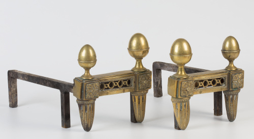 Pareja de morillos de bronce dorado de estilo Luis XVI